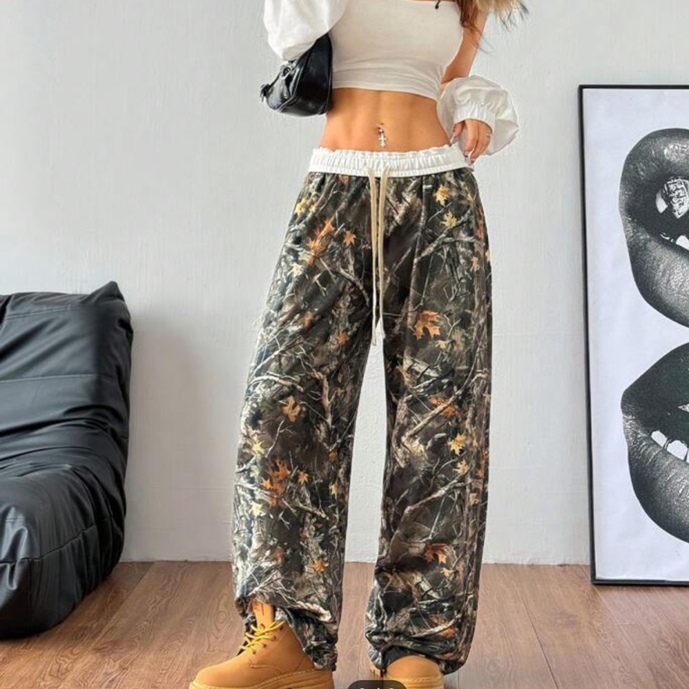 Women’s knit Camo sweat pants 
Super soft material
New